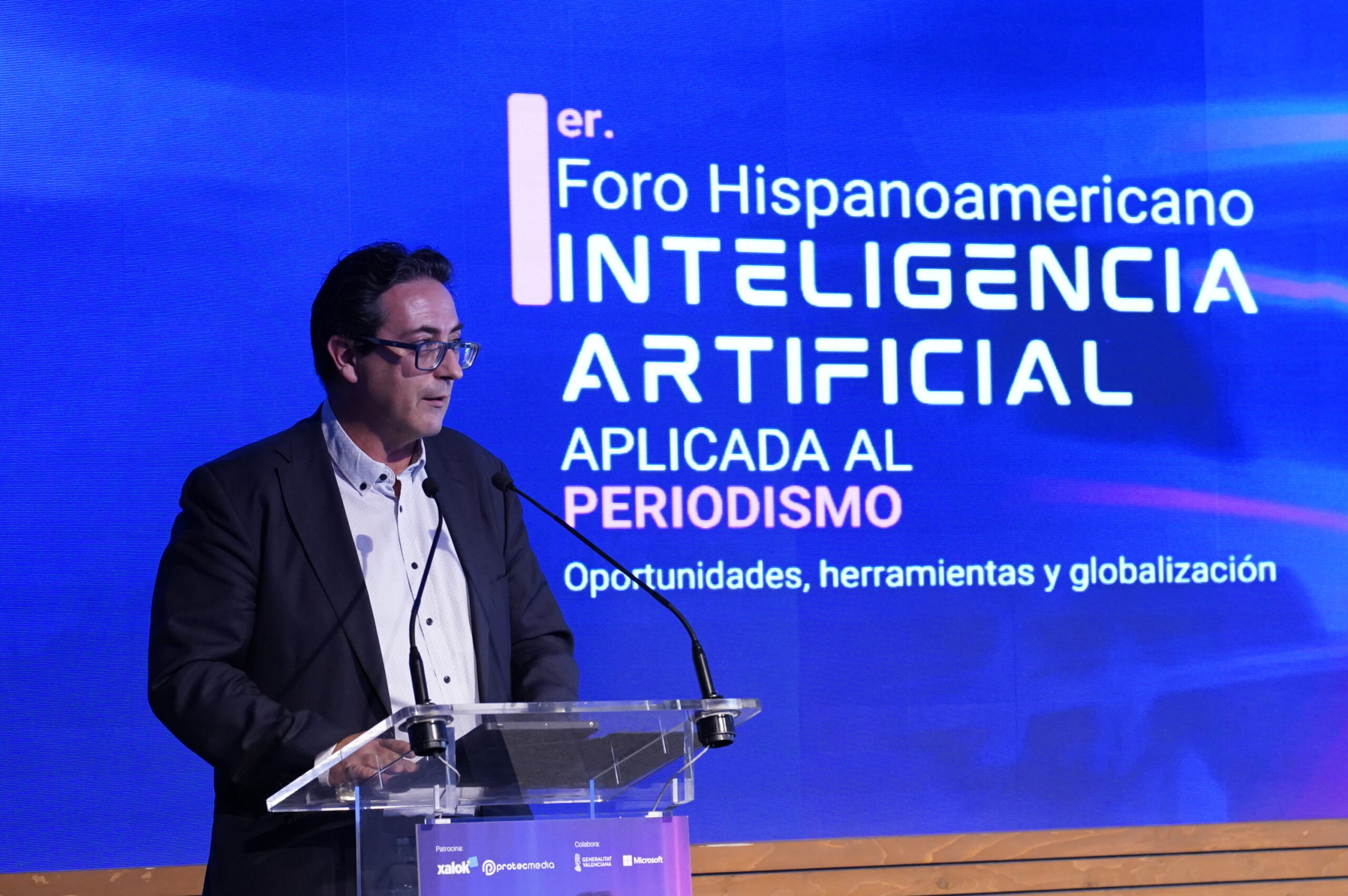 La inteligencia artificial entra de lleno en las redacciones con el reto pendiente de la ética y de la supervisión humana  