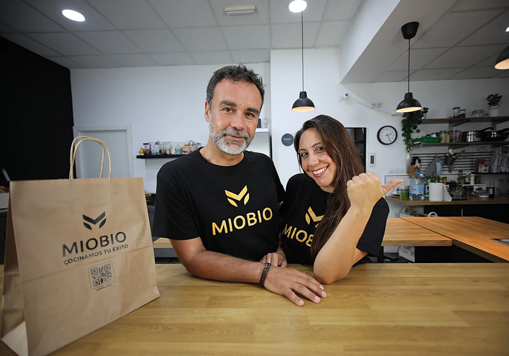 Sergio Brisa y Emanuela Gornati, fundadores de Miobio. MIOBIO.